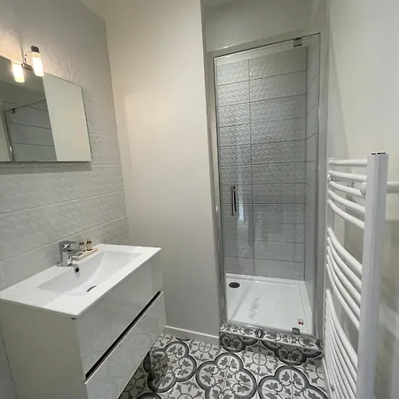 Superbe Studio Avec Climatisation Et Belle Pierre Pour 2 Personnes Apartment Bordeaux